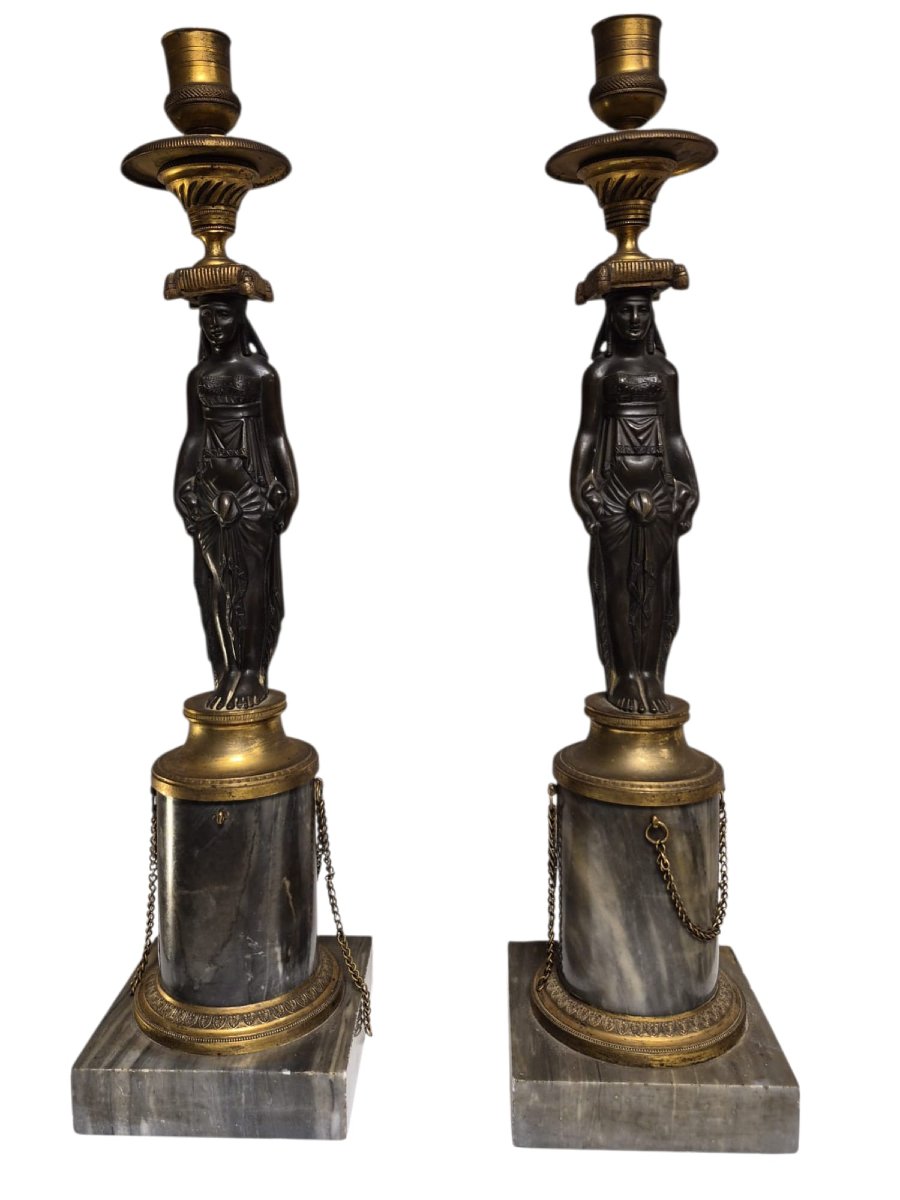 Paire de bougeoirs d'époque empire eu bronze patiné ,doré et marbre bleu turquin .