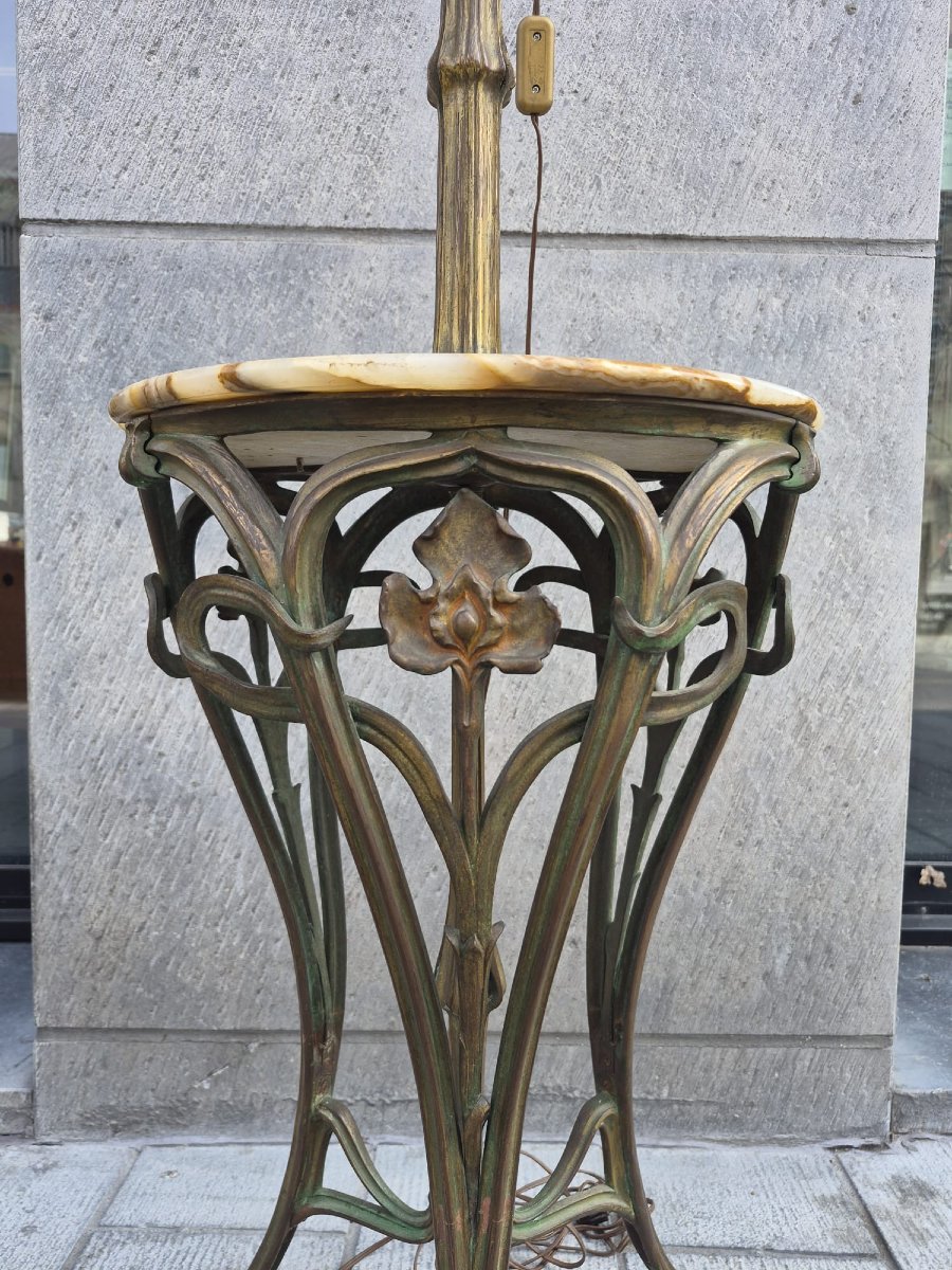 Lampadaire-Guéridon art nouveau en bronze doré et patiné  dessus en onyx époque 1900-photo-3