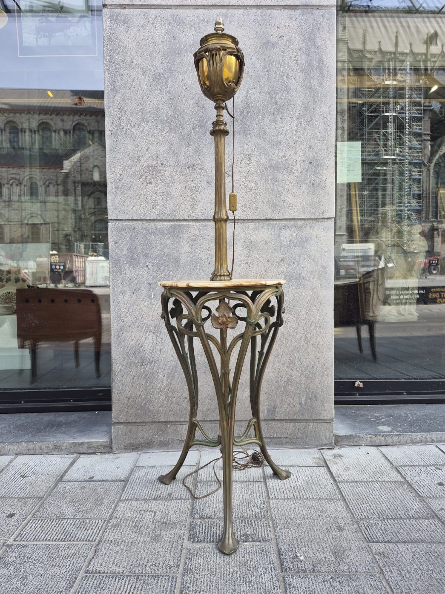 Lampadaire-Guéridon art nouveau en bronze doré et patiné  dessus en onyx époque 1900