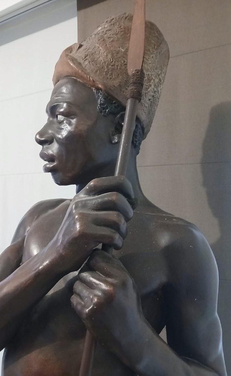 Friedrich Goldscheider :Grande sculpture en terre cuite polychrome représentant un guerrier afr-photo-4