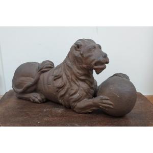 Lion En Bois Sculpté,  17ème 