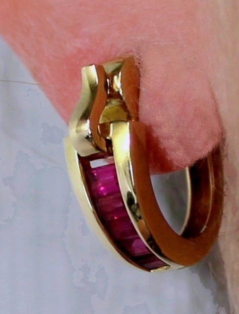 Guy Laroche Gold And Ruby Earrings-photo-2