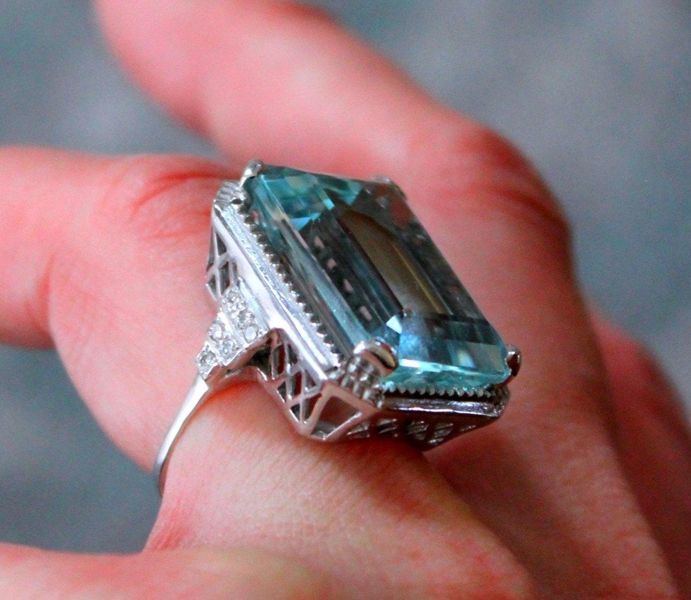 Gold Ring, Aquamarine (+20 Ct) And Diamonds