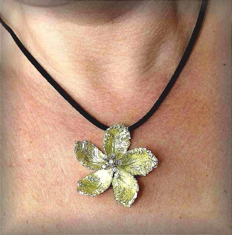 Gold And Diamond Pendant - 20 G 20 Solid - 4.5 Cm 