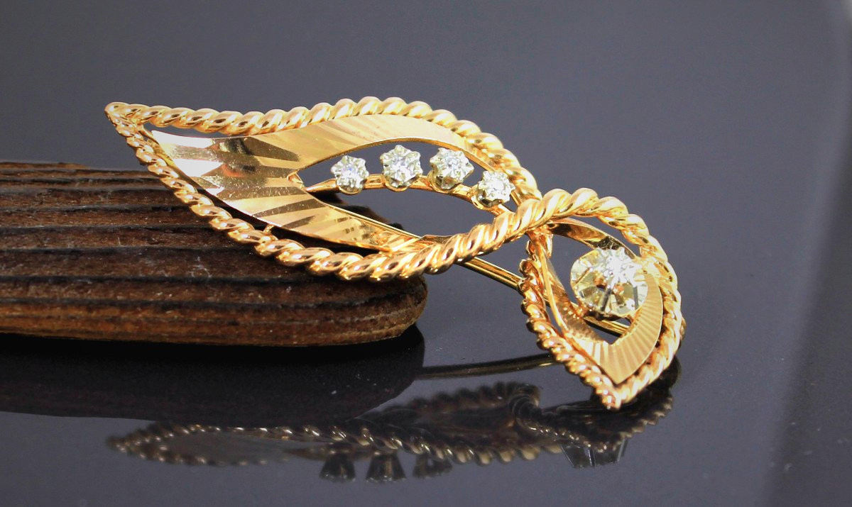 Gold And Diamond Brooch - 5 Cm