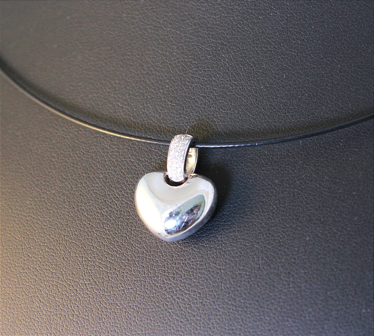 Gold And Diamond Pendant-photo-4