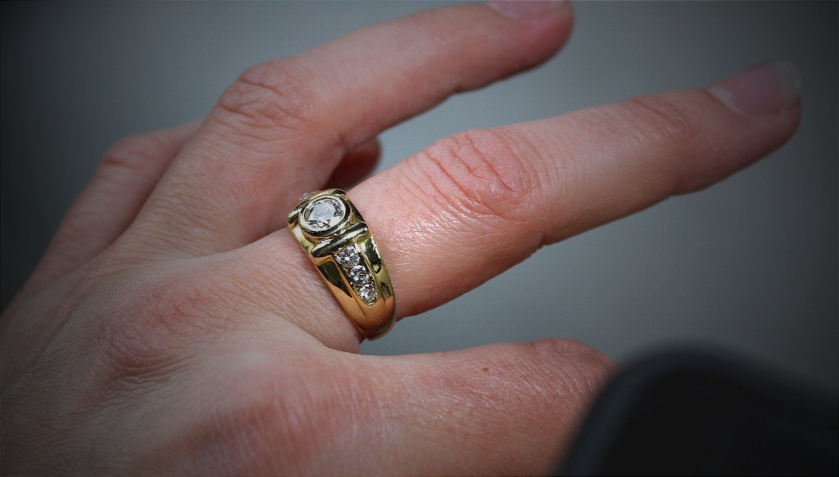 Bague or et diamants  (centre +/-0.55 ct + 0.40 ct entourage )-photo-2