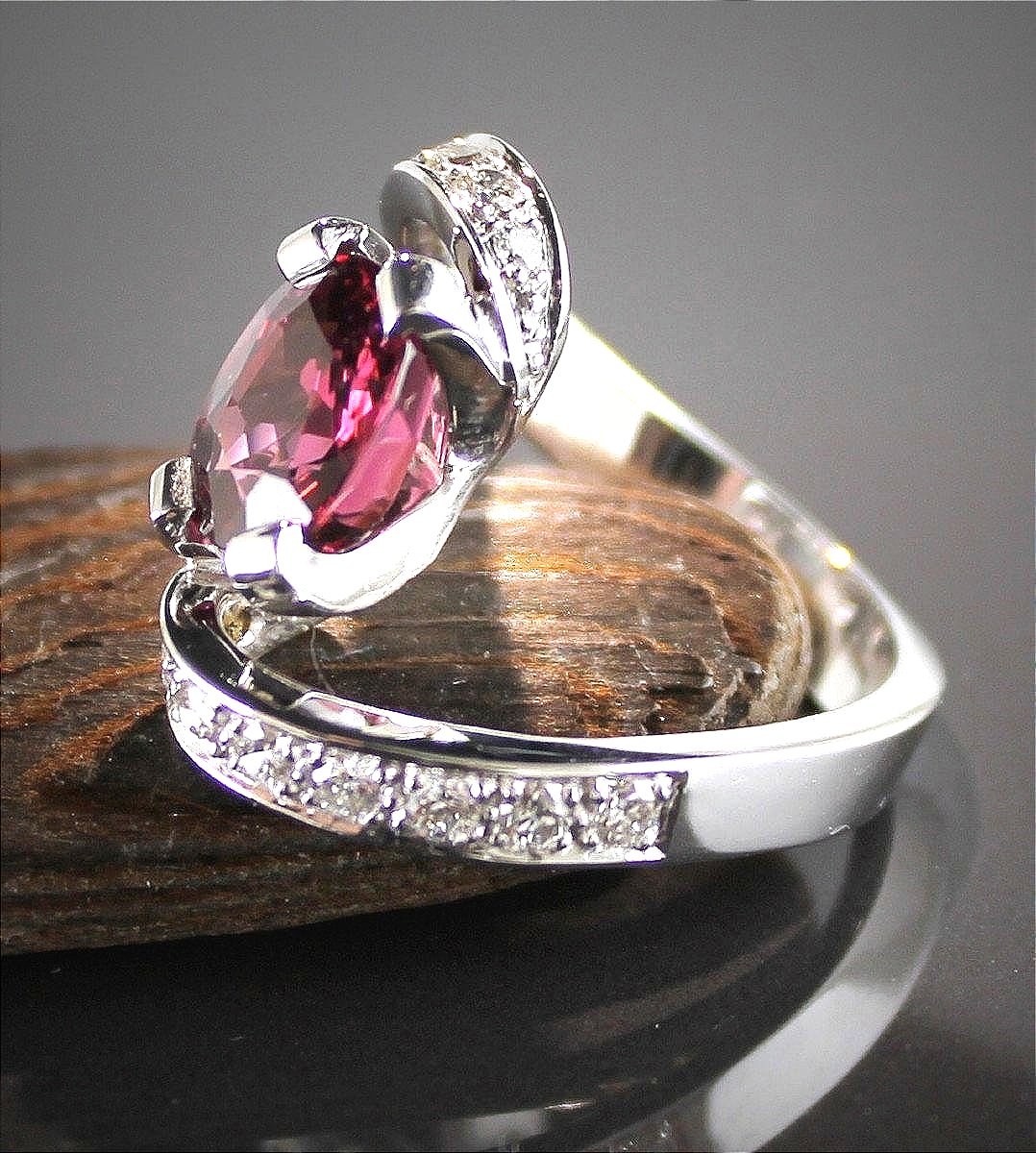 Gold, Garnet And Diamond Ring -8.8 G-photo-4