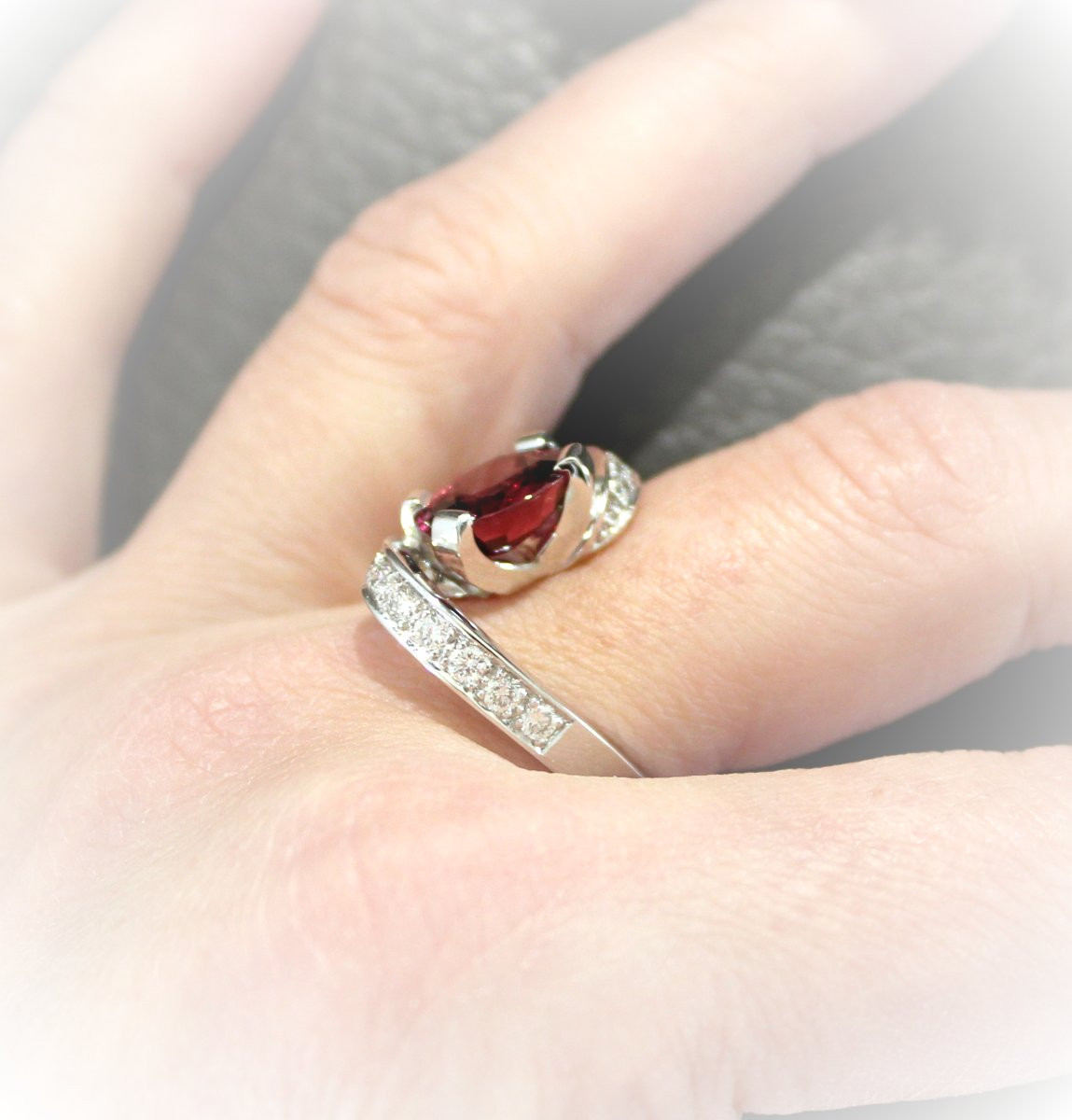 Gold, Garnet And Diamond Ring -8.8 G-photo-2