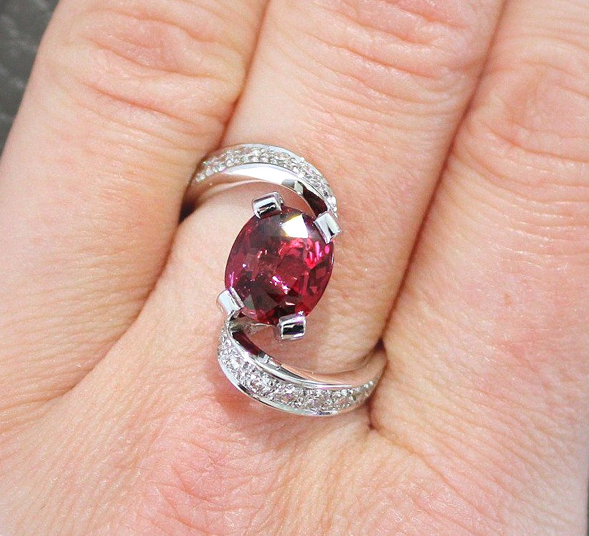 Gold, Garnet And Diamond Ring -8.8 G