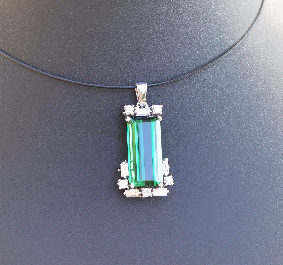 Gold Pendant, Green Tormaline (16 Ct) And Diamonds (+/-1 Ct)-photo-2