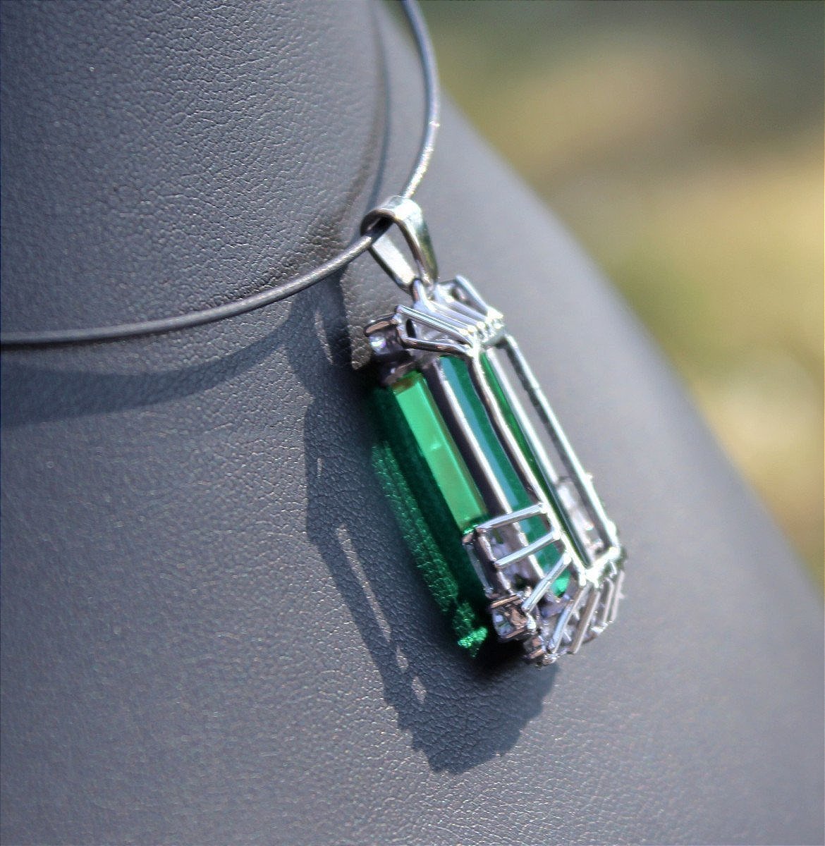 Gold Pendant, Green Tormaline (16 Ct) And Diamonds (+/-1 Ct)-photo-1