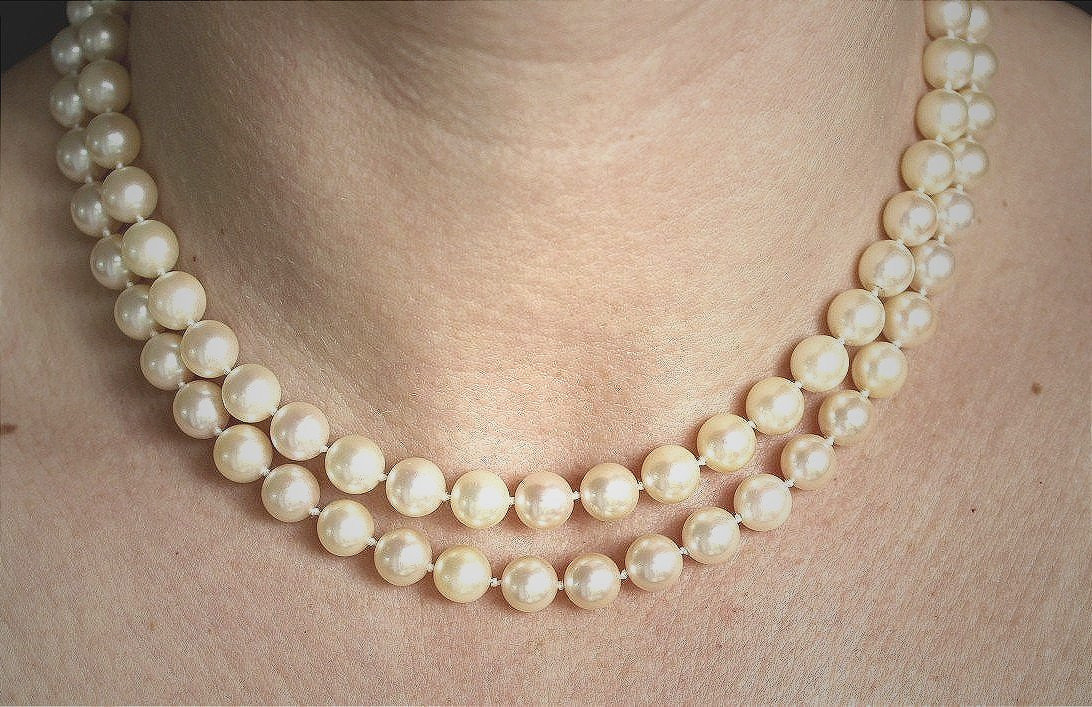 Akoya Cultured Pearl Necklace With Gold Clasp And Safety Chain-photo-3