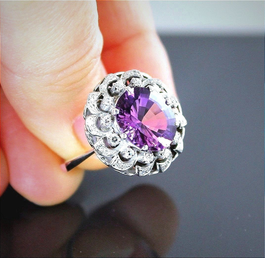 Gold Ring With Amethyst And Diamonds