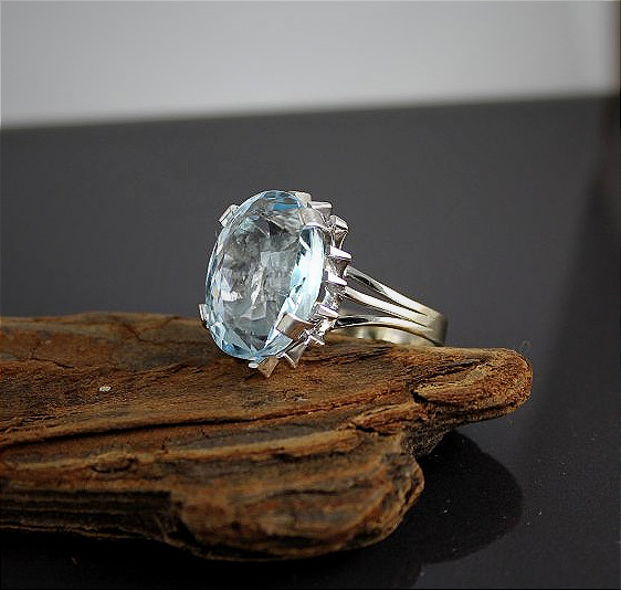 Gold And Aquamarine Ring
