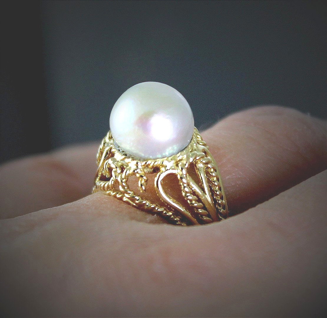 Gold Ring With Cultured Pearl