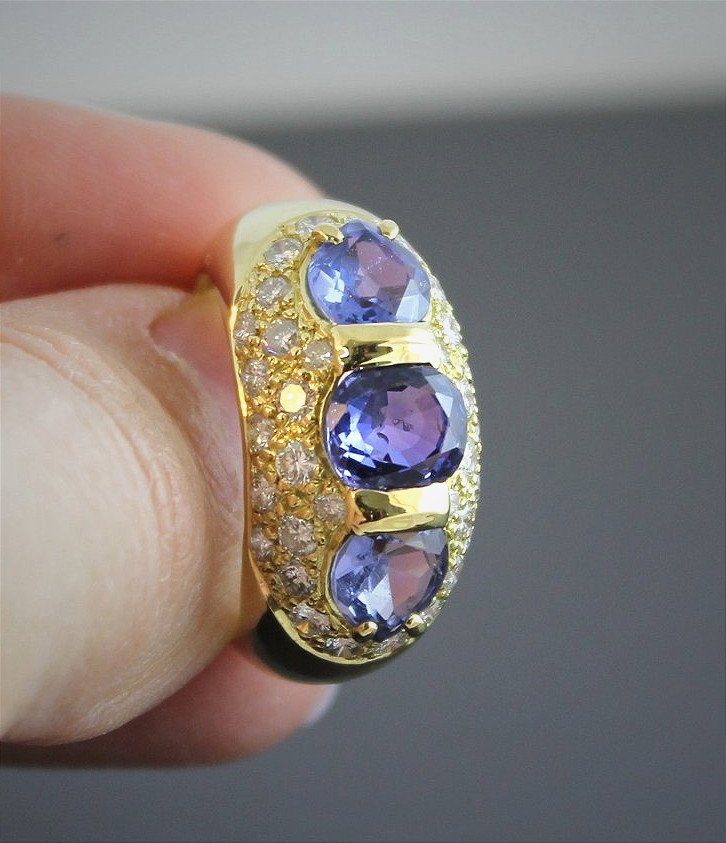 Gold Ring With Sapphires And Diamonds