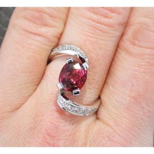 Gold, Garnet And Diamond Ring -8.8 G