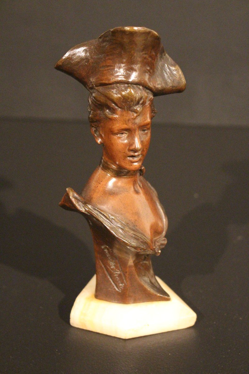 Bust Of Woman With Hat-photo-2