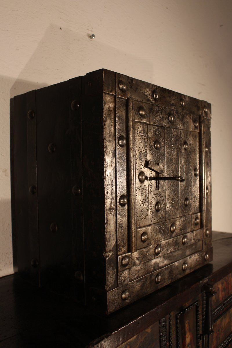 Small 17th Century Chest-photo-2