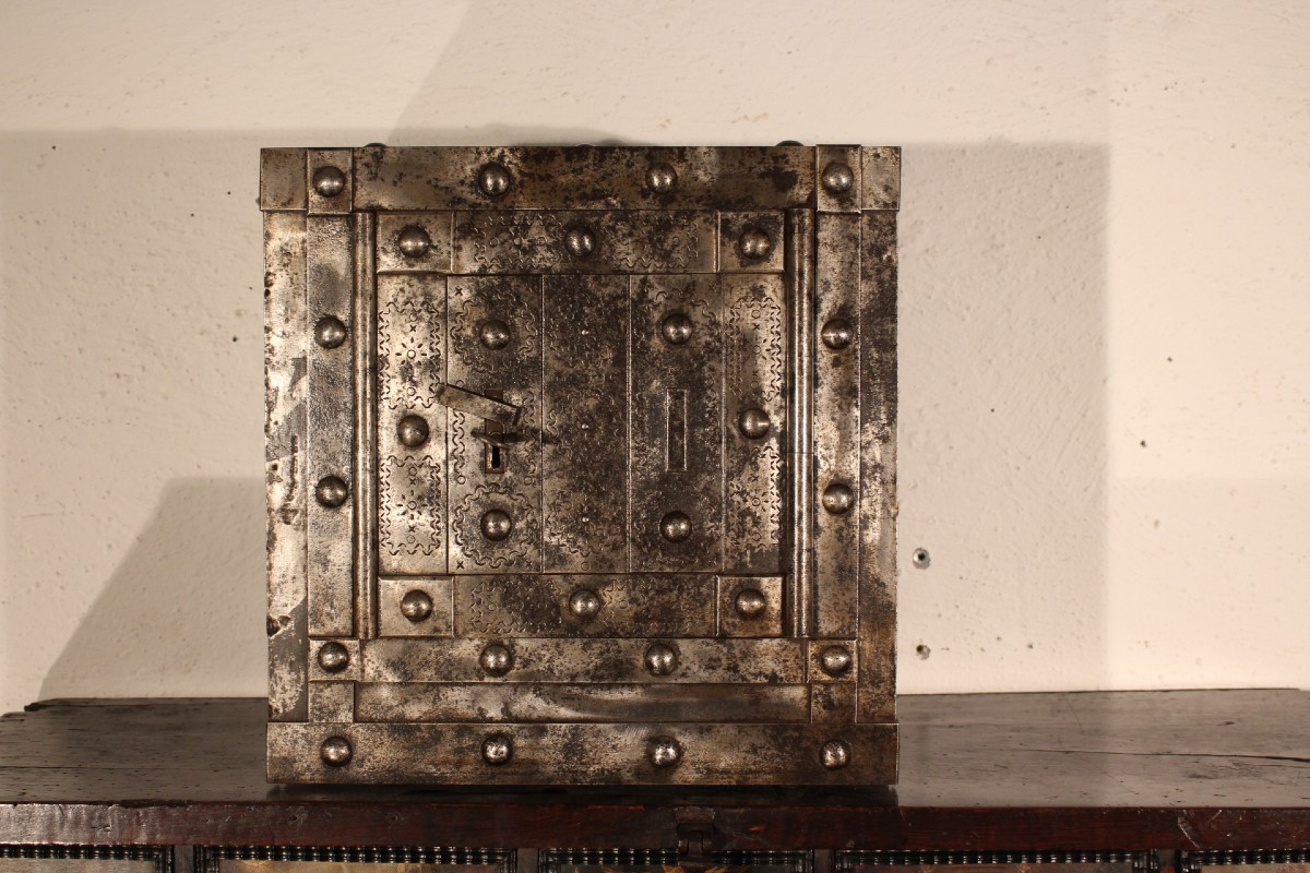 Small 17th Century Chest