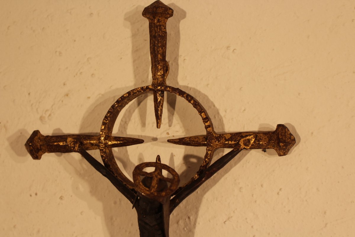 Christ brutaliste-photo-1