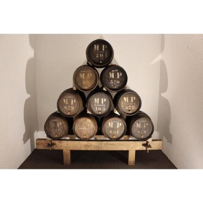 Pyramide De Futs De Vin