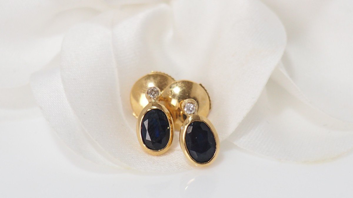 Earrings In Yellow Gold, Diamonds And Sapphires