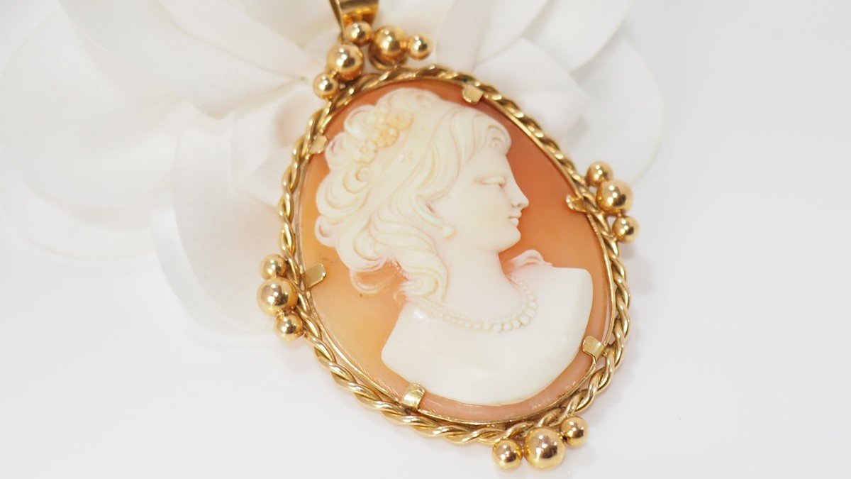 Important Pendant In Yellow Gold And Cameo-photo-2