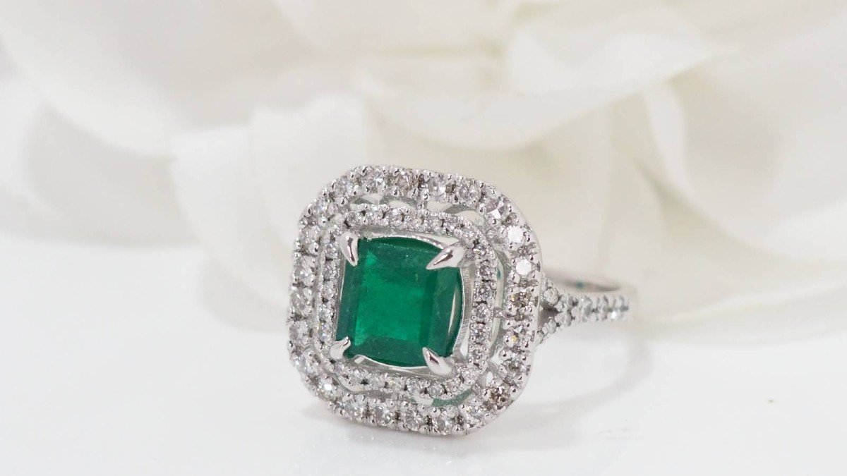 Double Entourage Ring In White Gold, Emerald And Diamonds-photo-3