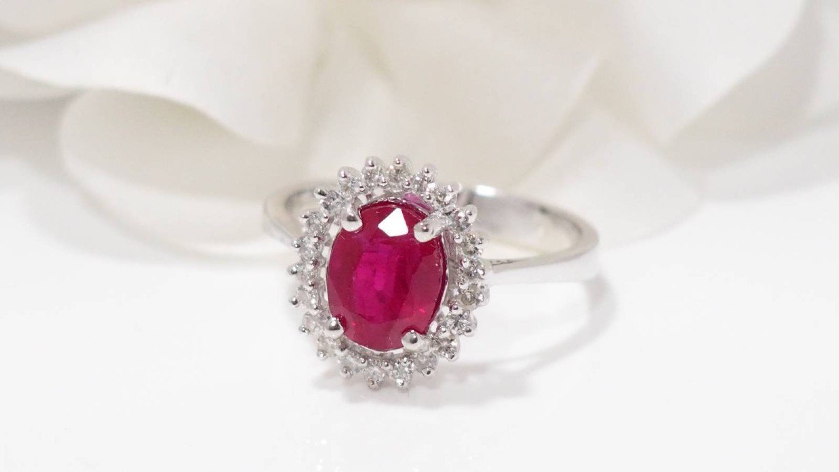 Daisy Ring In White Gold, Oval Ruby And Diamonds-photo-4