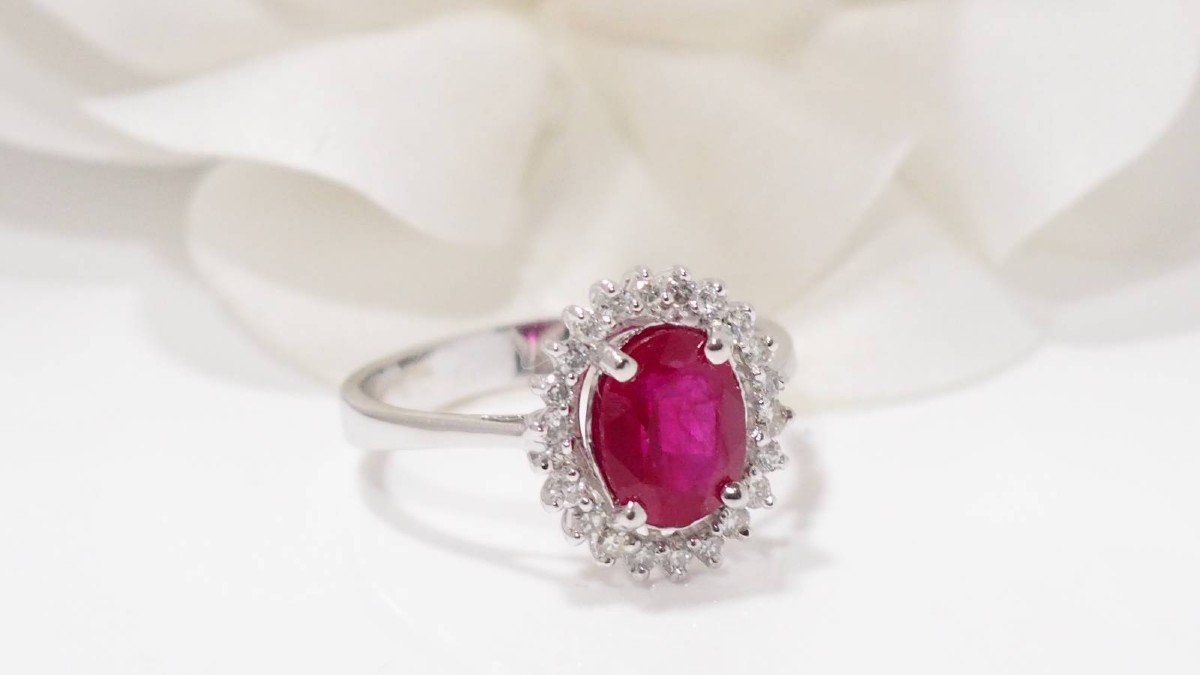 Daisy Ring In White Gold, Oval Ruby And Diamonds-photo-1