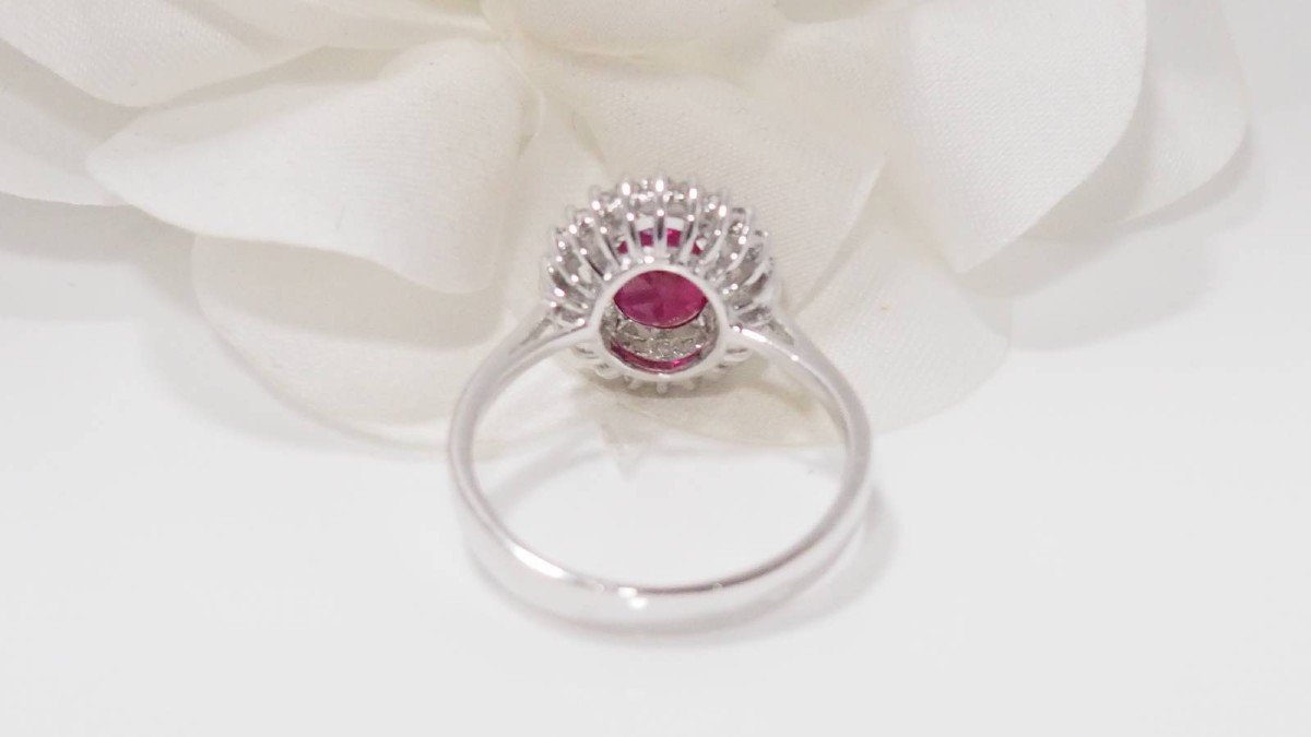 Daisy Ring In White Gold, Oval Ruby And Diamonds-photo-3