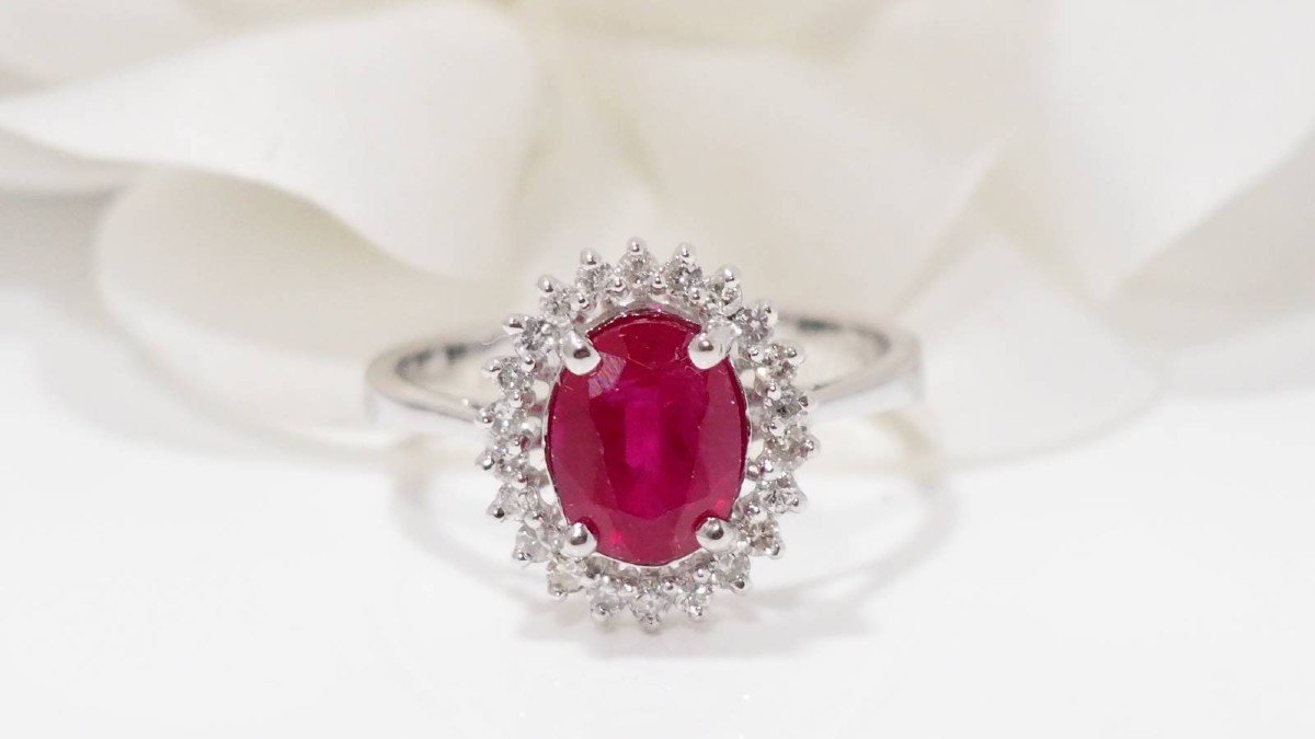 Daisy Ring In White Gold, Oval Ruby And Diamonds-photo-4