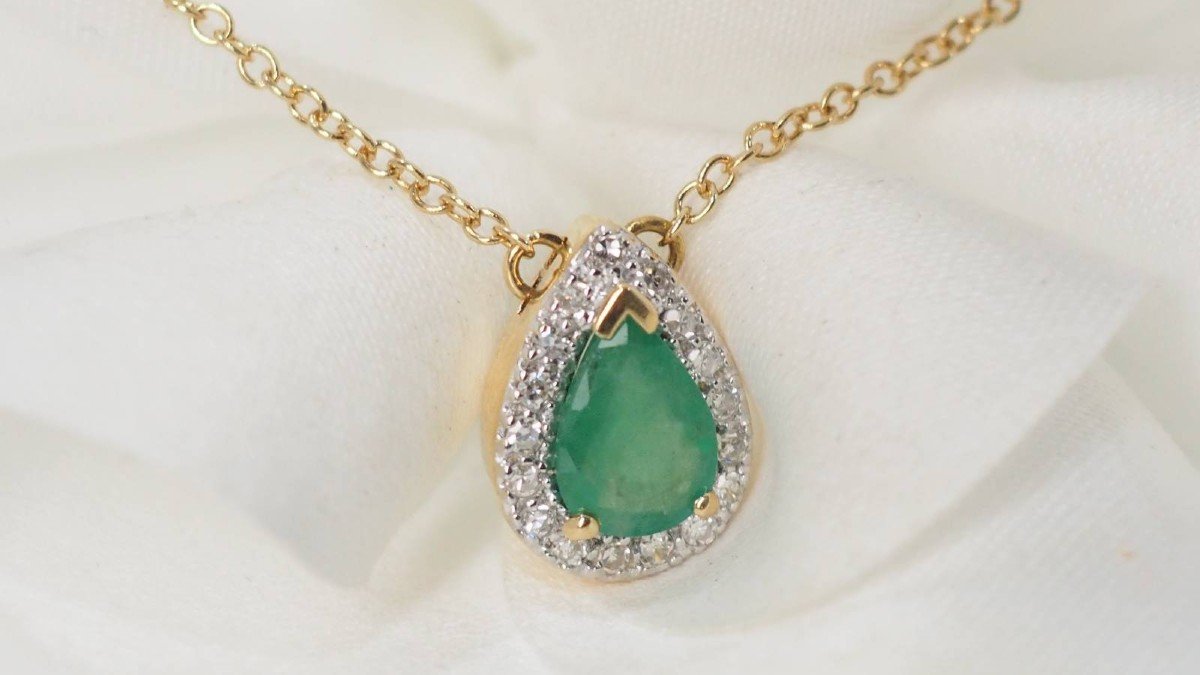 Pendant Necklace In Yellow Gold, Emerald And Diamonds-photo-2