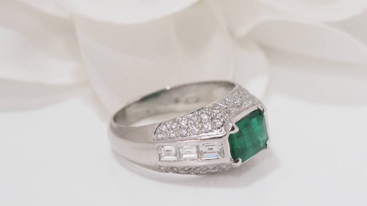 Bangle Ring In White Gold Emerald And Diamonds-photo-3