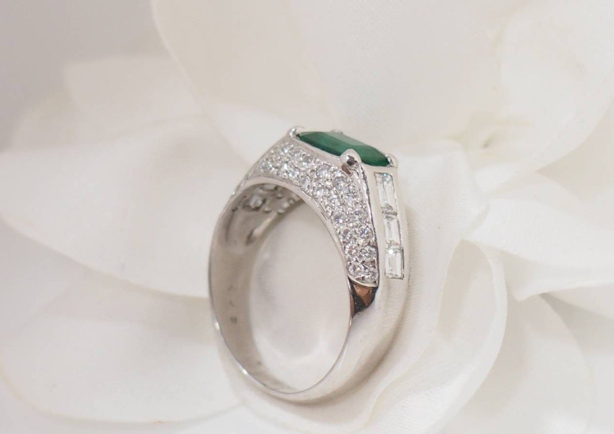 Bangle Ring In White Gold Emerald And Diamonds-photo-2