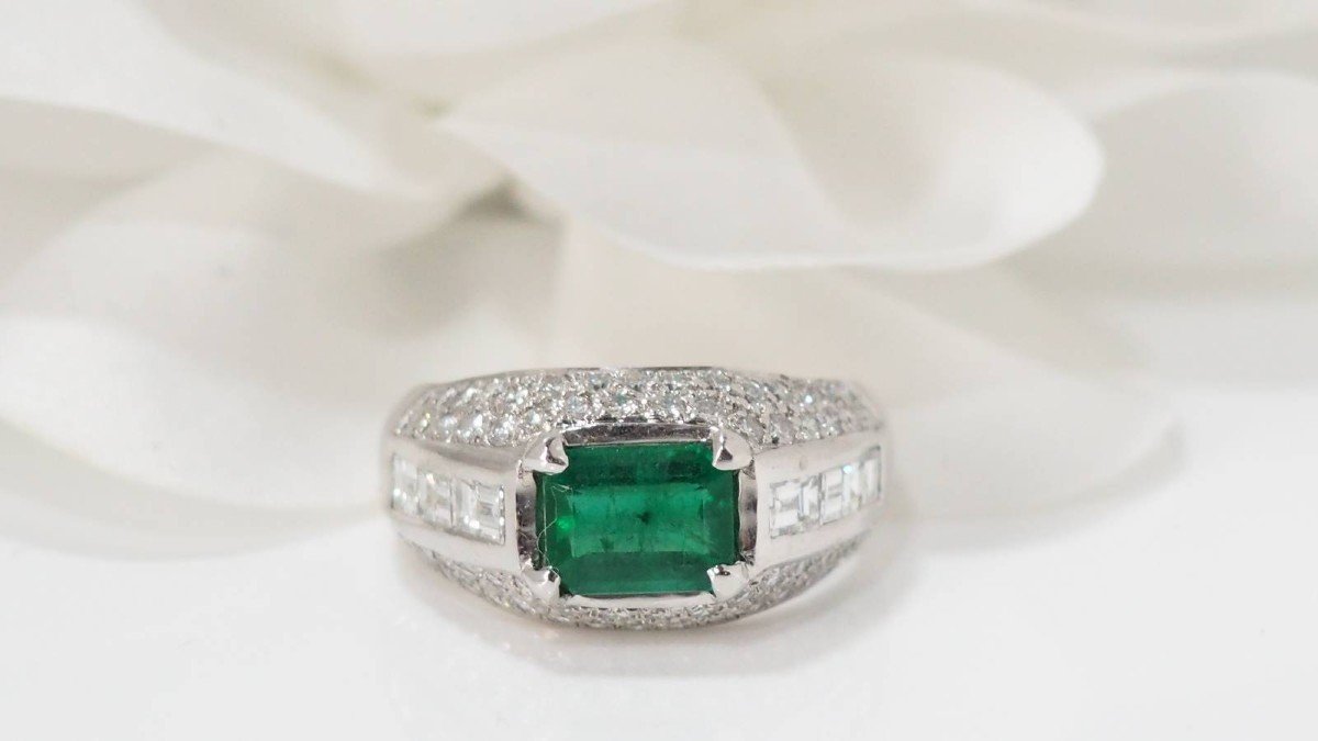 Bangle Ring In White Gold Emerald And Diamonds