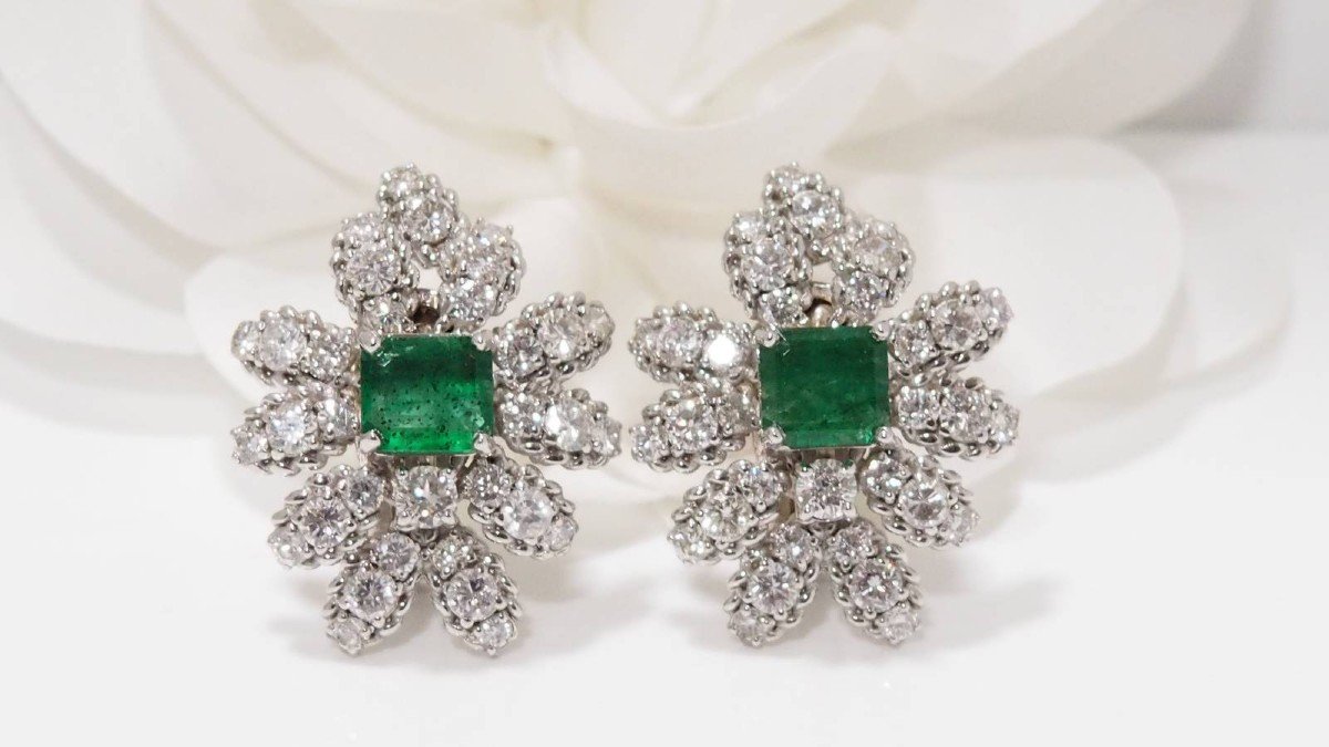Boucles d'Oreilles En Or Blanc  Diamants Et émeraudes 