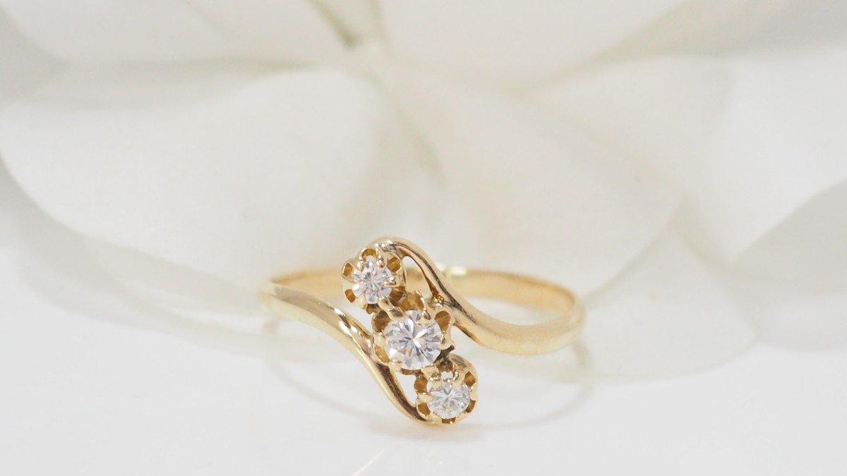 Trilogy Ring In Yellow Gold And Diamonds-photo-2
