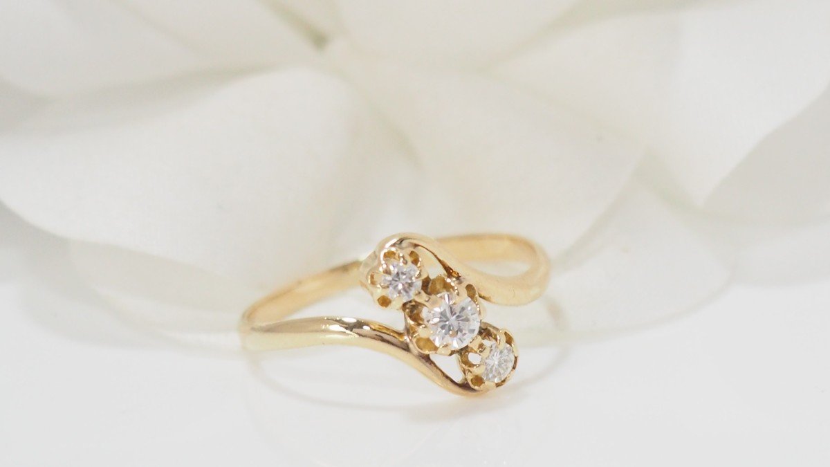 Trilogy Ring In Yellow Gold And Diamonds-photo-3