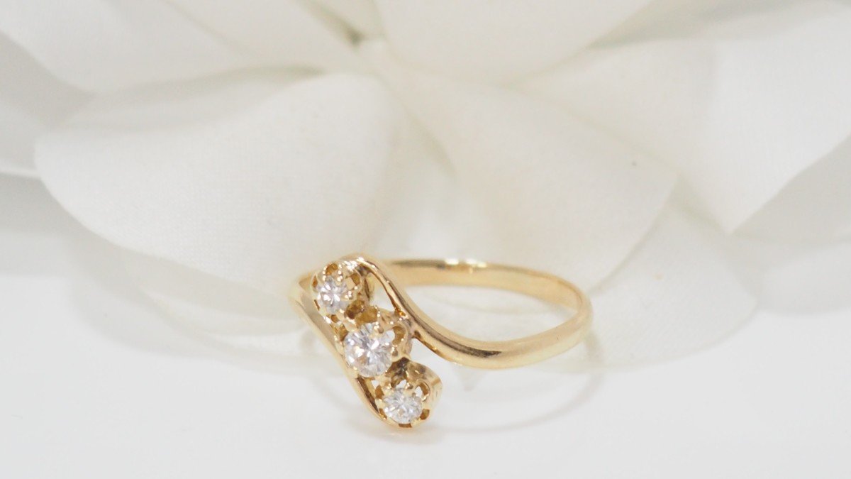 Trilogy Ring In Yellow Gold And Diamonds-photo-4