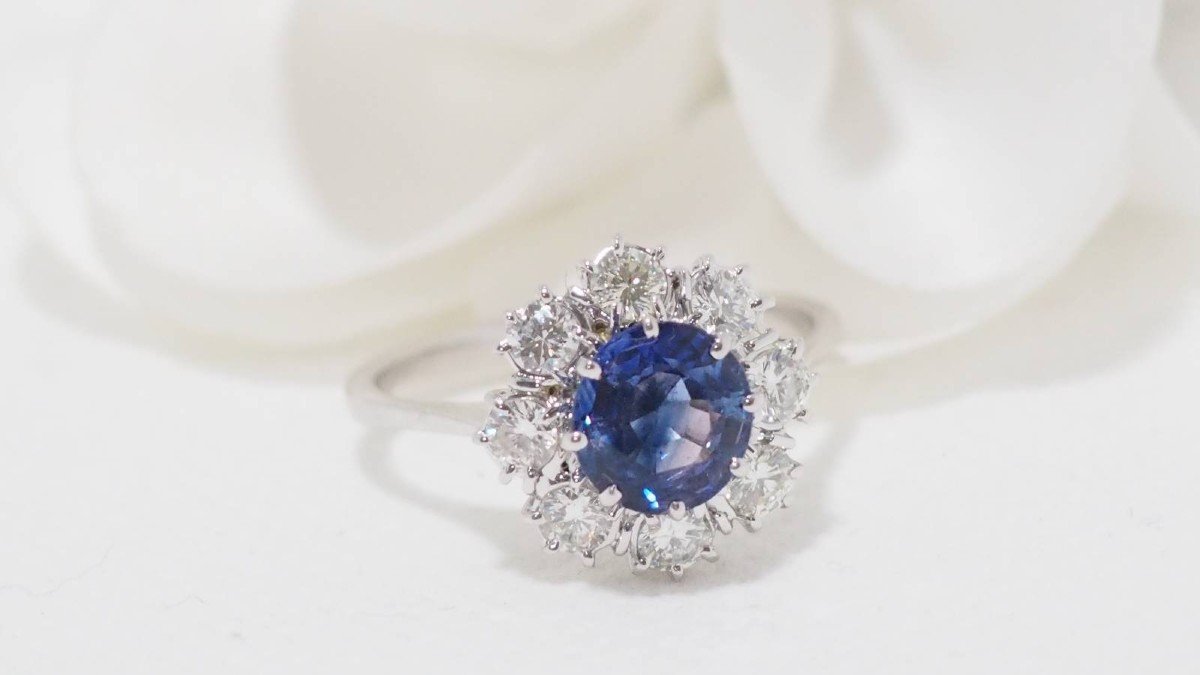 Daisy Ring In White Gold, Ceylon Sapphire And Diamonds-photo-3