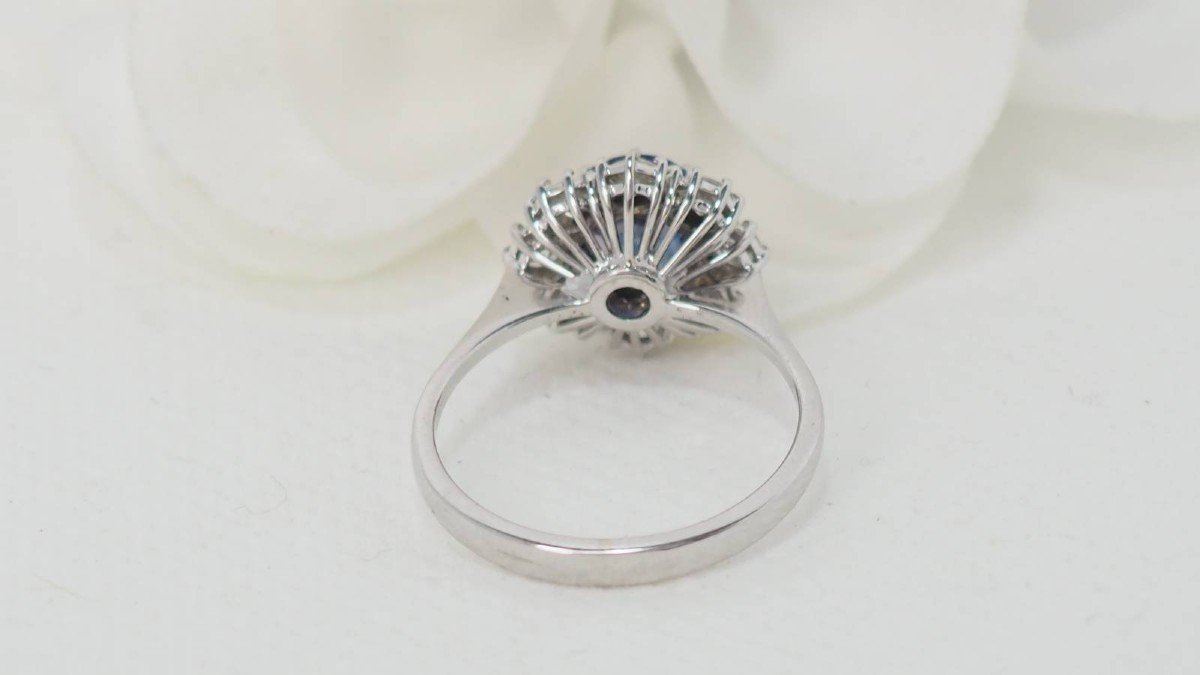 Daisy Ring In White Gold, Ceylon Sapphire And Diamonds-photo-2