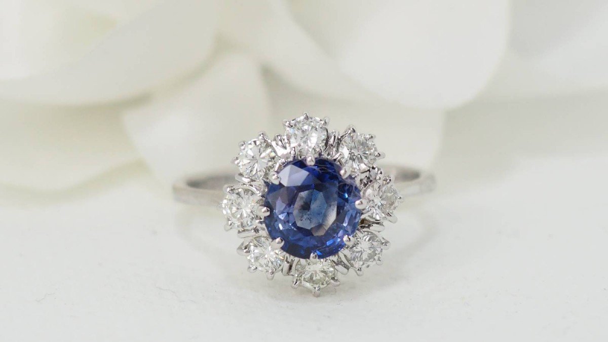 Daisy Ring In White Gold, Ceylon Sapphire And Diamonds-photo-3