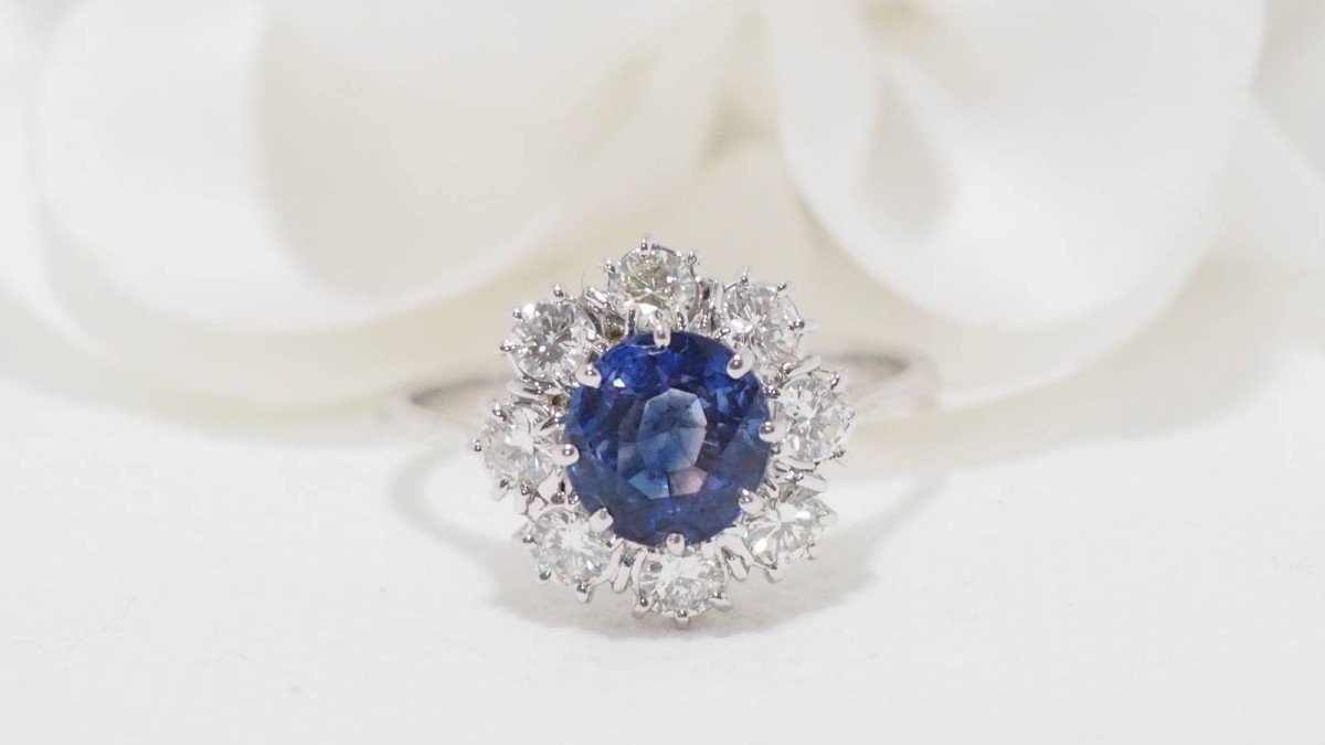 Daisy Ring In White Gold, Ceylon Sapphire And Diamonds