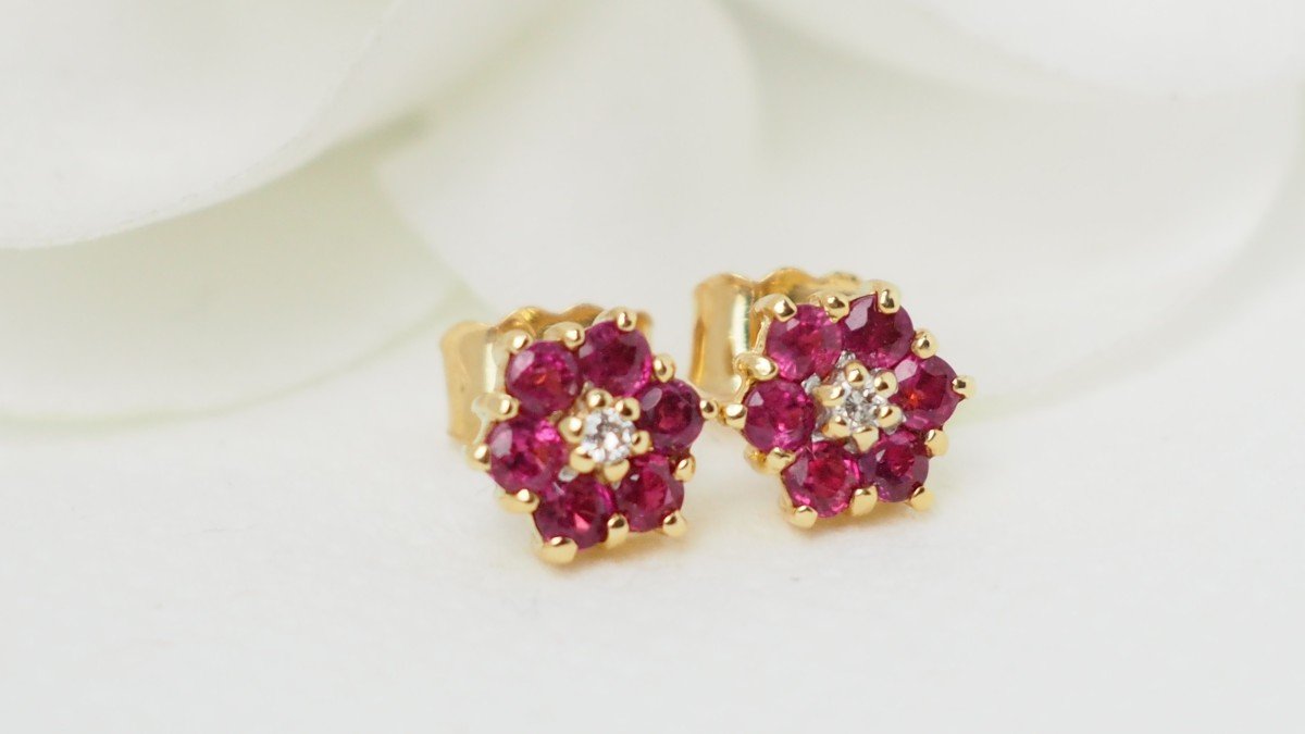 Earrings In Yellow Gold, Ruby And Diamonds-photo-3