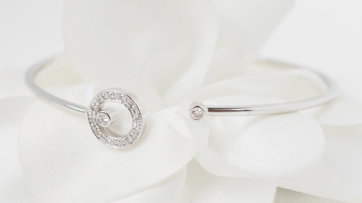 Flexible Bangle Bracelet In White Gold And Diamonds-photo-4