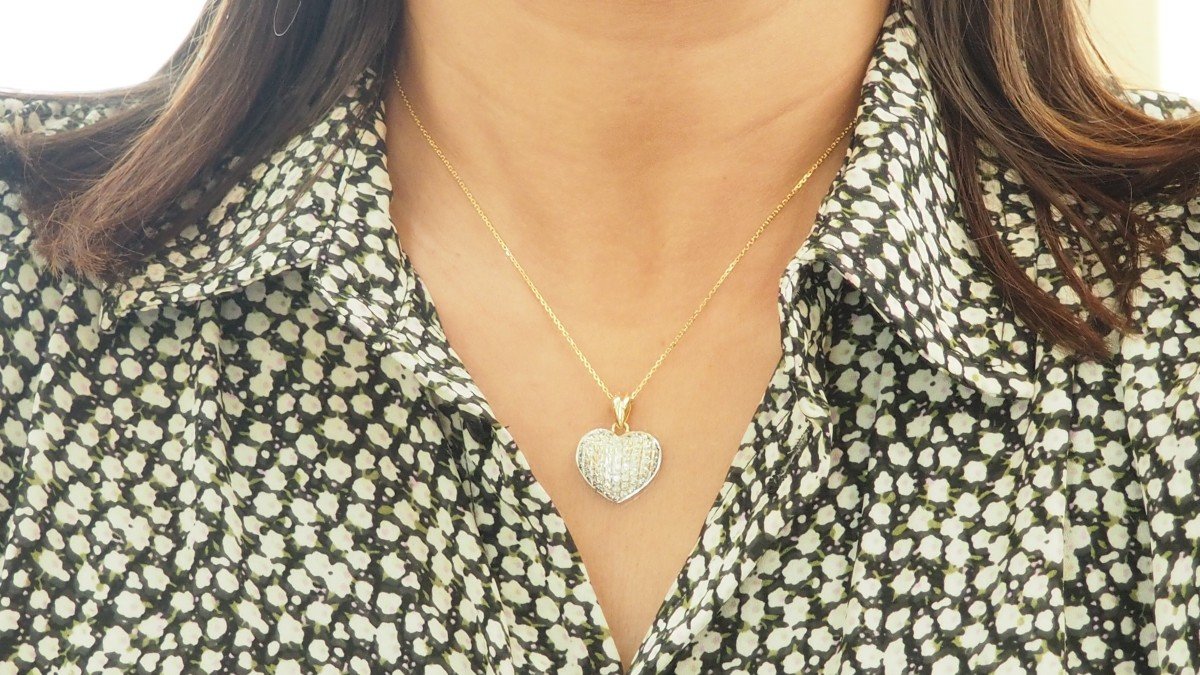 Heart Necklace In Yellow Gold And Diamonds-photo-3