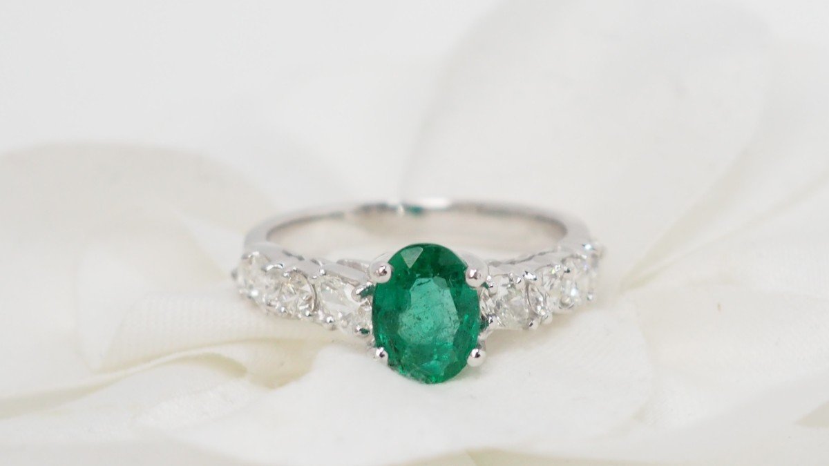 Bague En Or Blanc Emeraude Et Diamants-photo-2